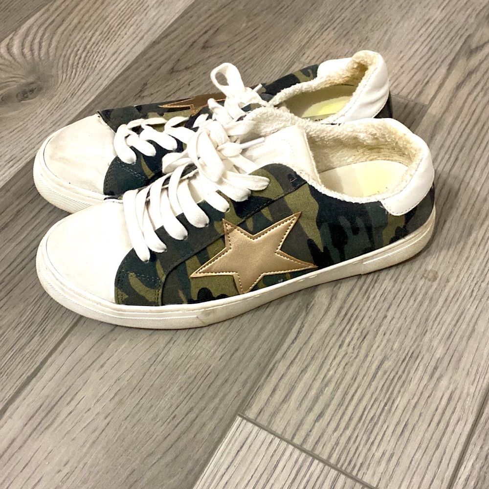 Steve Madden Star Sneakers